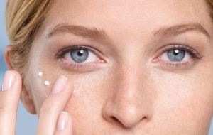 کرم رنگی با  SPF30پوشاننده و ضدچروک دور چشم  EYEVEST پرودرما
